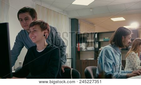 Young Team Leader Man Is Consulting The Emploees And Discussing The Project In The Office With Compu