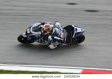 SEPANG, MALAYSIA - 21. oktober: MotoGP rytter Katsuyuki Nakasuga tester sin cykel under den frie praksis
