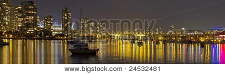 Skyline de Vancouver Colombie-Britannique et le pont Cambie nuit