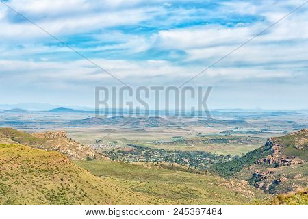 The View From The Historic Jouberts Pass At Lady Grey In The Eastern Cape Province. Lady Grey Is Vis
