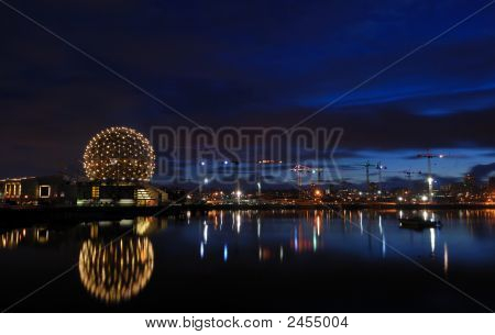 Geodéziai Dome, a tudományos világban, Vancouver éjszakai jelenet