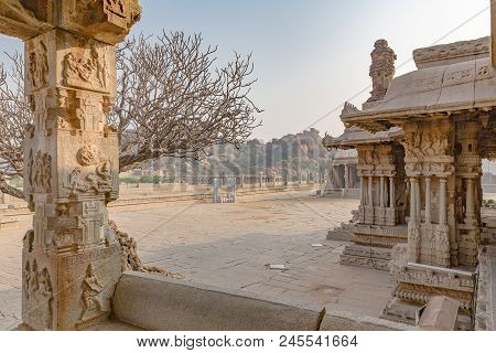 Vitthala Temple Gopuram, Hampi, Karnataka, India, Asia