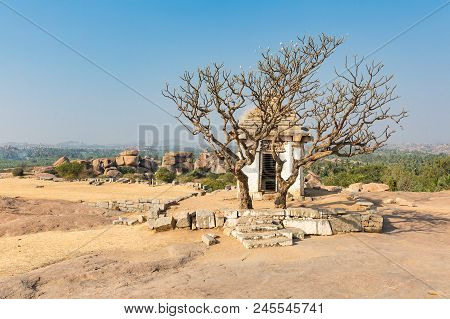 Hemakuta Hill Temple, Hampi, Karnataka, India, Asia