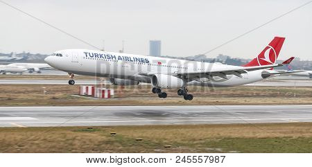 Airplane Landing To Airport