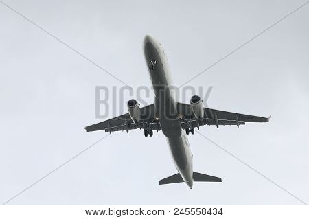 Airplane Approach To Landing