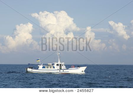 Das Boot und eine Wolke