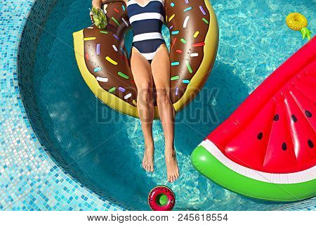 Young Woman On Summer Pool Party In Swimming Pool Drinkig Lemonade