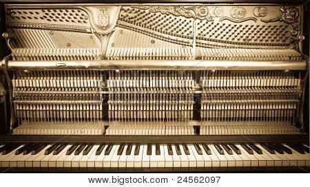 no piano aberto