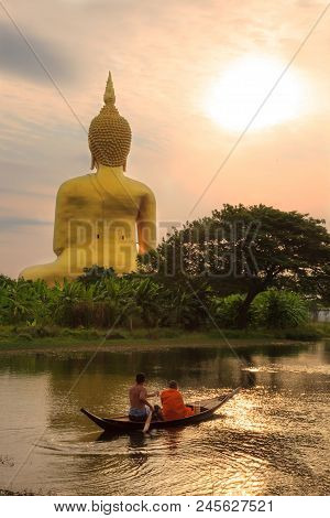 Ang Thong/thailand - April 8, 2018: A Man And Monk Riding On The Rowing Boat In The Morning To Big G