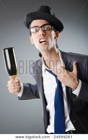 Kaufmann mit Flasche Champagner