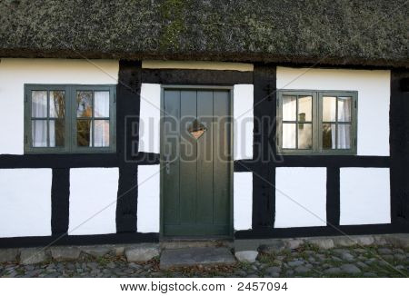 Maison ancienne avec toit de chaume