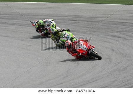 SEPANG, MALAYSIA - Oktober 22: 2011 MotoGP Fahrer folgen Windschatten der Nicky Hayden (69) während der q