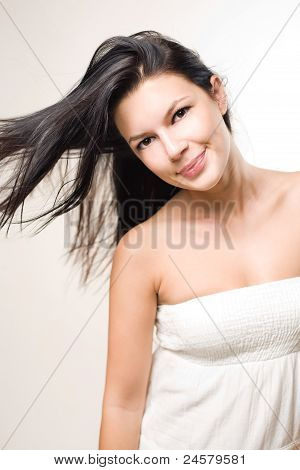 Skønhed skud af Brunette med flyder hår.