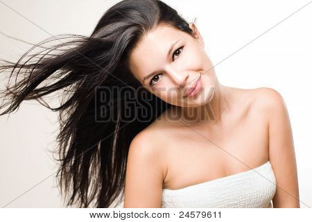 Skønhed skud af Brunette med flyder hår.