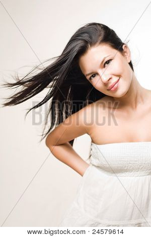 Skønhed skud af Brunette med flyder hår.