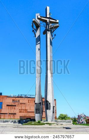 GDANSK - MAY 30: European Solidarity Centre and monument of Solidarity on 30 May 2018 in Gdansk, Poland. Monument commemorating the fallen shipyard workers in December 1970