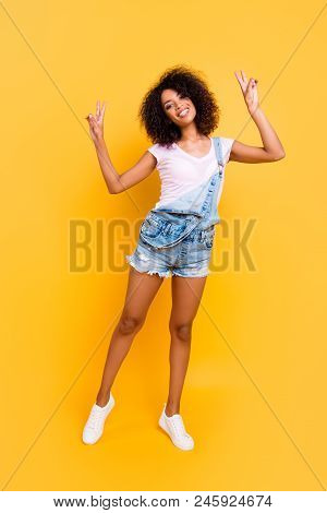 Vertical Portrait Of Fullbody Portrait Of Cool Peaceful Chick With Beaming Smile Gesturing V-signs W