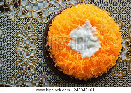 Gold Egg Yolk Thread Cakes Or Cake Foi Tong Lava Cake.