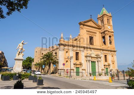 Termini Imerese, Sicily, Europe-08/06 / 2018.view Of The San Nicola Di Bari Cathedral On The Duomo S