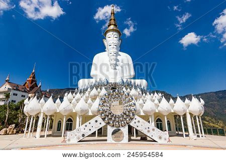 February 1, 2016 :  Wat Pha Kaew Phetchabun Place A Fairly Spectacular Landscape, Which Is Called Ph