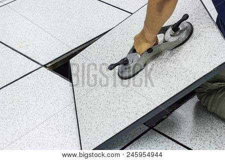 Suction Lifter - Tool Platform - The Open Floor In Server Room Raised Floor Tile Lifter