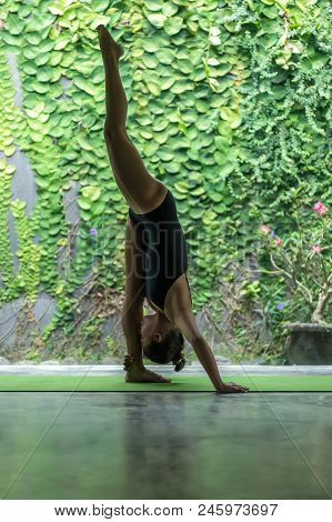Side View Of Sporty Young Woman Practicing Yoga In Standing Splits Pose Urdhva Prasarita Eka Padasan