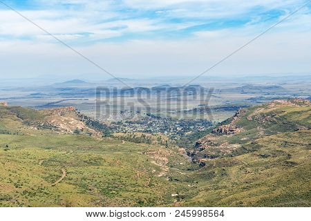The View From The Historic Jouberts Pass At Lady Grey In The Eastern Cape Province. Lady Grey Is Vis
