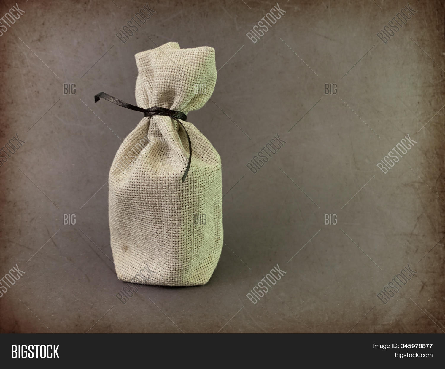 Imagen y foto Closed Bag Rough (prueba gratis) Bigstock