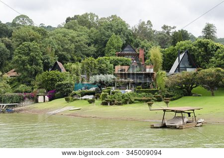 Valle De Bravo, Mexico; May 31, 2014: Mexican Scene: Lake Shore In Valle De Bravo, Mexico