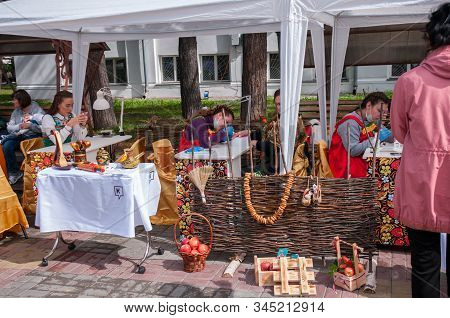 Russia, Khabarovsk, September 8, 2018: Harvest Festival. Girls Of Russian-folk Costumes Do Manicure