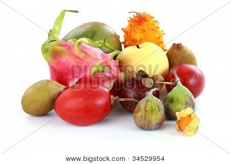 Owoce egzotyczne - mangostan, rys., mango, azjatycki gruszka, owoc smoka, ogórek kiwano, Cyfomandra grubolistna