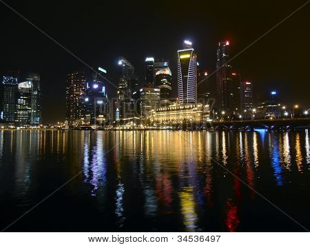 Vista notturna di Singapore