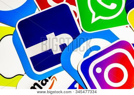 Los Angeles, California, Usa - 17 January 2020: Social Media Icons Background, Illustrative Editoria