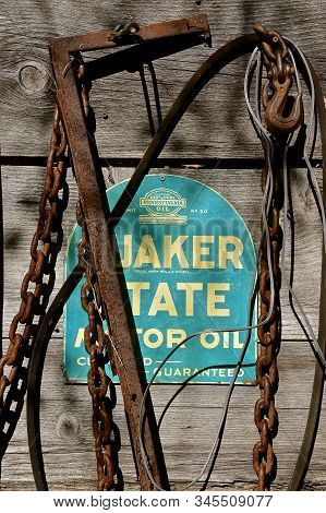 Downer, Minnesota, October 6, 2019: The Old Quaker State Sign Represents Quaker State Motor Oil, An 