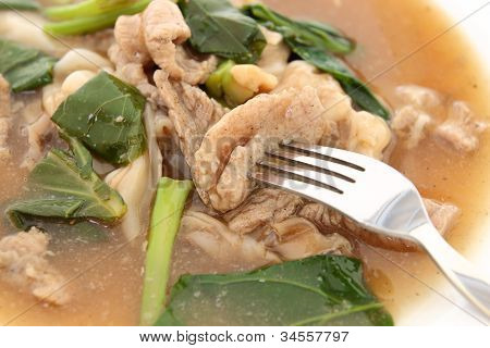Breite Nudeln in einer cremigen Sauce