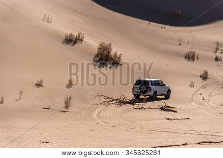 Zahedan, Baluchestan/iran-11/24/2018 Nissan Patrol Super Safari In Lut Desert