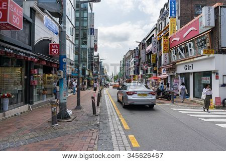 Seoul, South Korea - June 15, 2018: Crowed Tourist And Visitor At Ewha Shopping Street, The Famous S