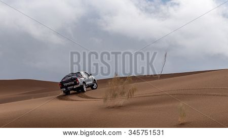 Zahedan, Baluchestan/iran-11/27/2018climbing Toyota Hulux Revo Off Road In Lut Desert