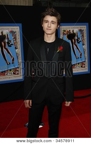 LOS ANGELES - APR 21: Callan McAuliffe a premieren a Walt Disney Pictures' 