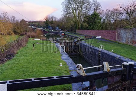 Winter Evening At Main Flight Of Caen Hill Locks On The Kennet & Avon Canal, Devizes, Wiltshire 
Vie