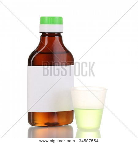 Bottiglia medica e jigger isolata on white