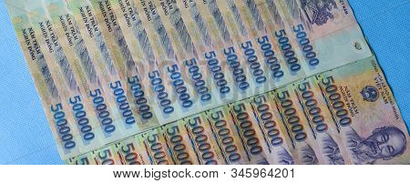 Vietnamese Paper Money 500,000 Vnd