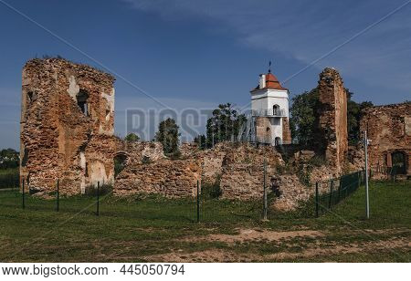 Golshany Castle - The Ruins Of A Palace And Park Complex, The Residence Of The Sapieha Family. Belar