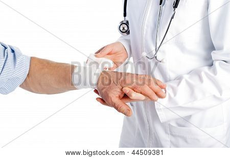 Gebrochenen Hand