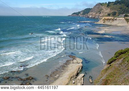 Scenic Overlook On Pacific Ocean And Rocky Headlands Of Oregon Central Coast, From Atop Cape Foulwea