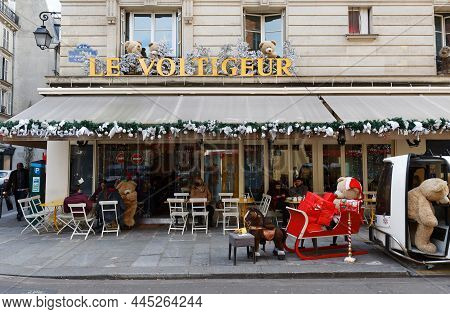 The Traditional French Cafe Voltigeur Decorated For Christmas 2021 . It Located In Marais District O