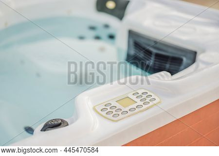 Hot Tub Hydromassage Pool. Illuminated Pool. Rest Outside The City. Cottage With Hydromassage Pool