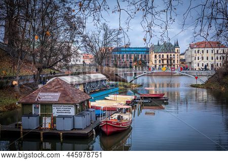 Wroclaw, Poland - January 01 2022:
Boat Rental At Gondola Bay On Odra River On A Winter Day. Dunikow