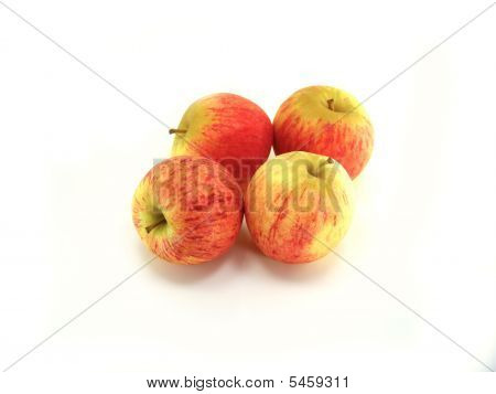 Maçãs vermelhas isolados no branco