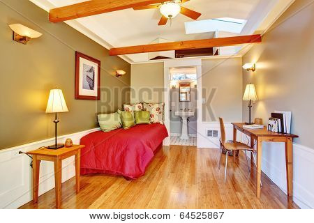 Detached Guest House Vacation Rental Cottage.